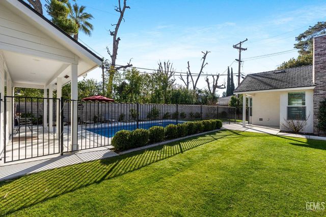 7108 Saint Andrews Drive, Bakersfield, CA 93309