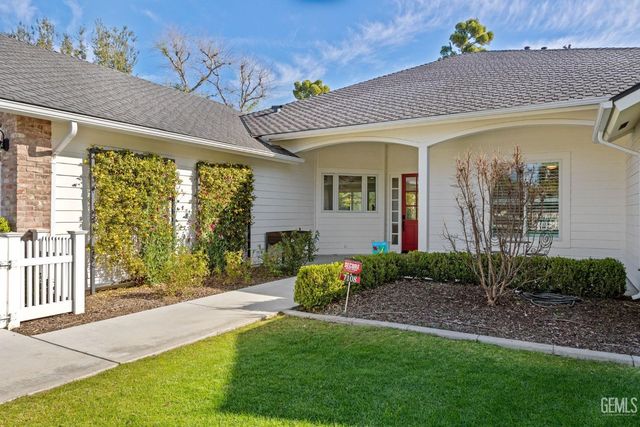 7108 Saint Andrews Drive, Bakersfield, CA 93309