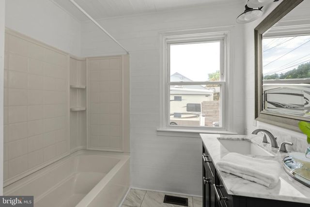 437 S 5TH ST, Oxford, PA 19363