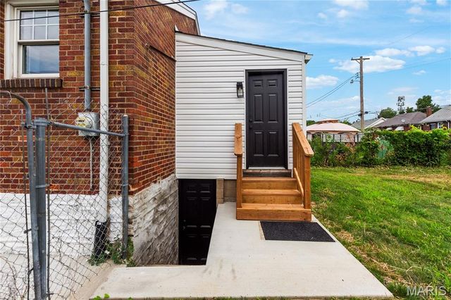 6325 Stratford Avenue, St Louis, MO 63120