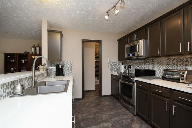 8051 Bay Branch Drive 323, The Woodlands, TX 77382