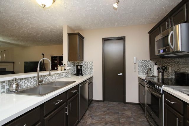 8051 Bay Branch Drive 323, The Woodlands, TX 77382