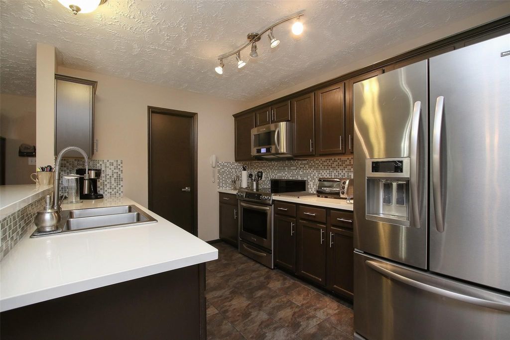 8051 Bay Branch Drive 323, The Woodlands, TX 77382