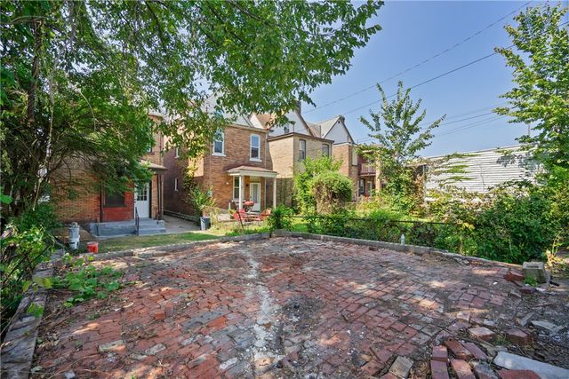 2213 Woodstock Ave, Swissvale, PA 15218