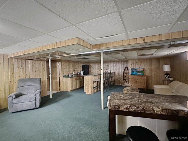 917 S 7th Avenue, Escanaba, MI 49829