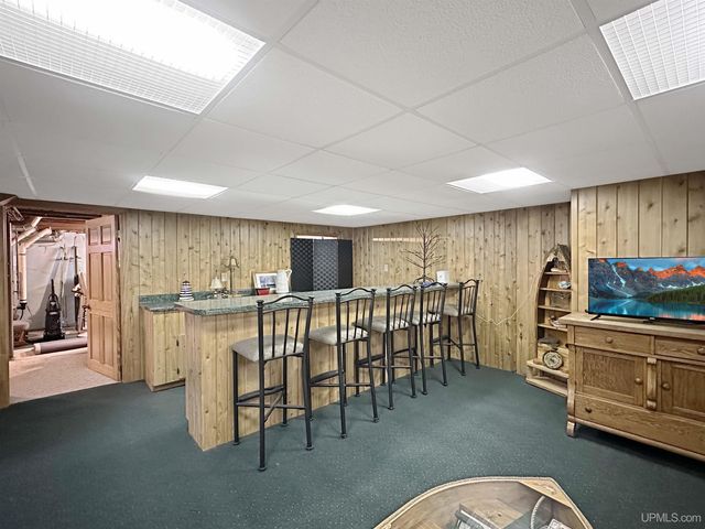 917 S 7th Avenue, Escanaba, MI 49829