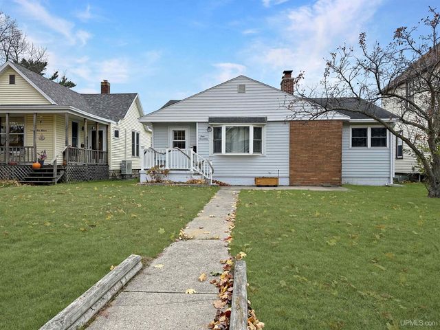 917 S 7th Avenue, Escanaba, MI 49829