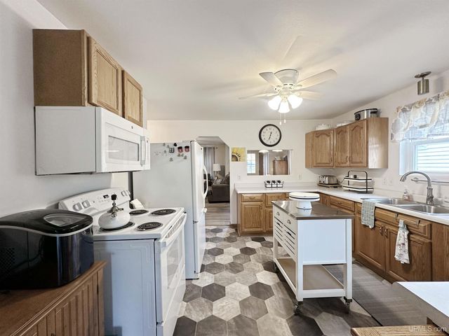 917 S 7th Avenue, Escanaba, MI 49829