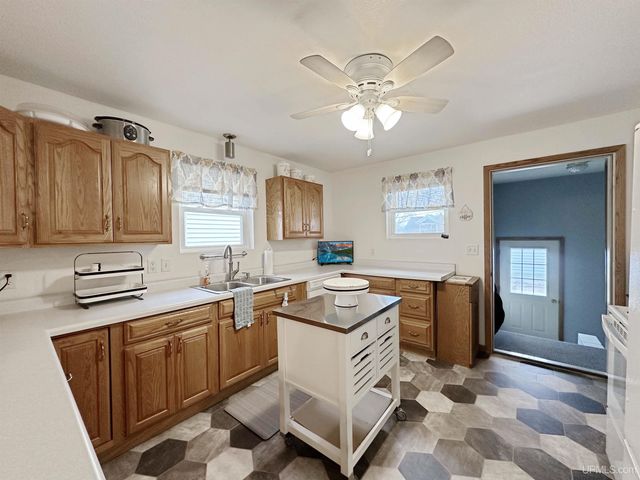 917 S 7th Avenue, Escanaba, MI 49829