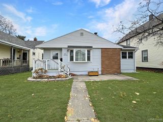 917 S 7th Avenue, Escanaba, MI 49829