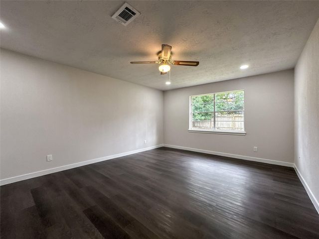 5907 Havenwoods Drive, Houston, TX 77066