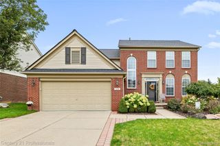 518 Beechwood Way, Lake Orion Village, MI 48362