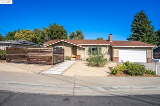 1376 Rosal Ln, Concord, CA 94521