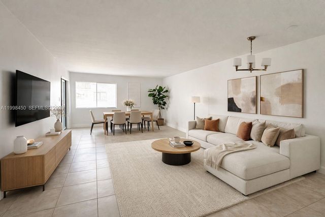 155 Lakeview Dr 101, Weston, FL 33326