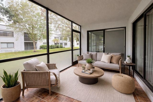 155 Lakeview Dr 101, Weston, FL 33326