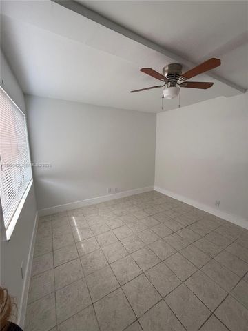 155 Lakeview Dr 101, Weston, FL 33326