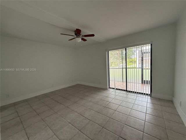 155 Lakeview Dr 101, Weston, FL 33326