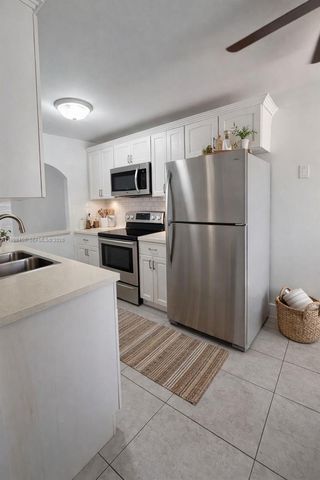 155 Lakeview Dr 101, Weston, FL 33326