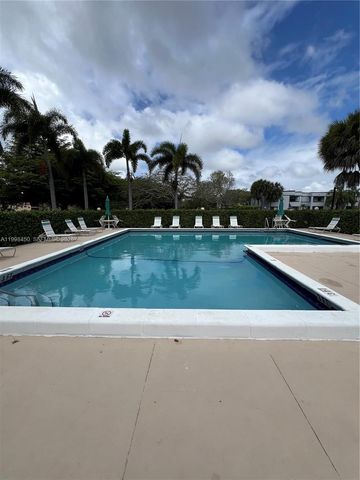 155 Lakeview Dr 101, Weston, FL 33326