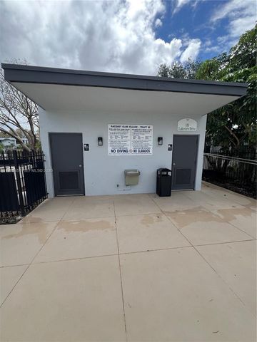 155 Lakeview Dr 101, Weston, FL 33326