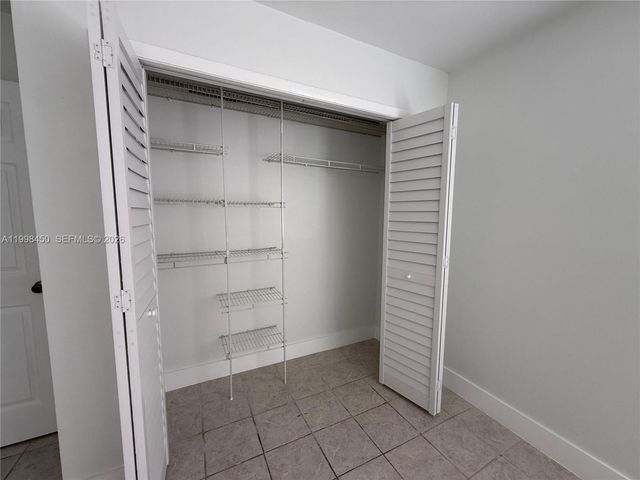 155 Lakeview Dr 101, Weston, FL 33326