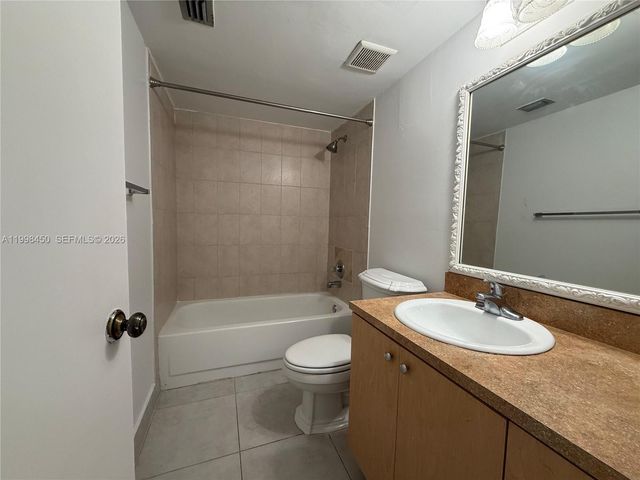 155 Lakeview Dr 101, Weston, FL 33326