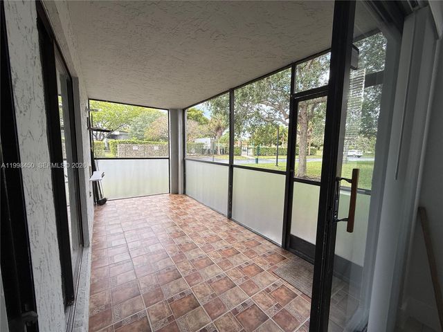 155 Lakeview Dr 101, Weston, FL 33326