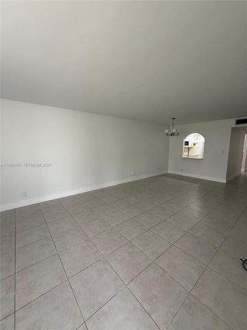 155 Lakeview Dr 101, Weston, FL 33326