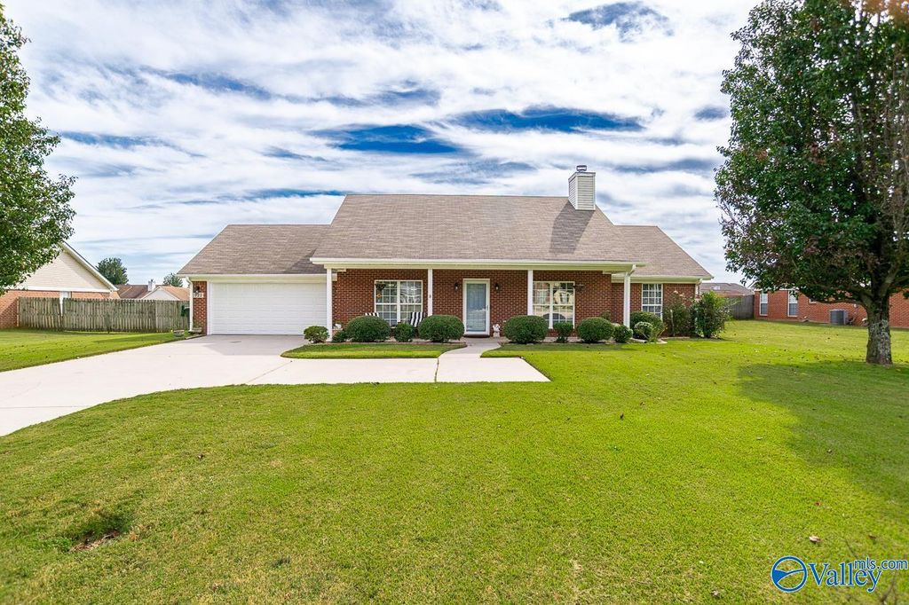 722 Elkwood Section Road, Hazel Green, AL 35750