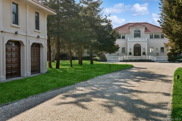 7 Cross Road, Remsenburg, NY 11960