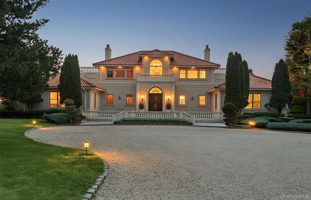 7 Cross Road, Remsenburg, NY 11960