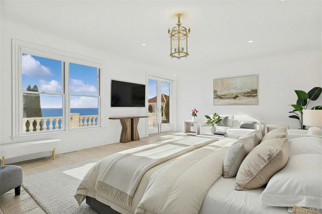 7 Cross Road, Remsenburg, NY 11960