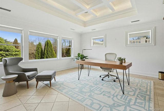 7 Cross Road, Remsenburg, NY 11960