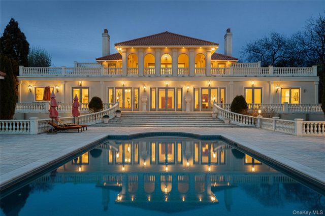 7 Cross Road, Remsenburg, NY 11960