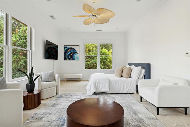 7 Cross Road, Remsenburg, NY 11960