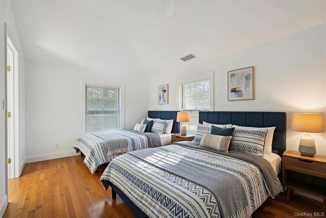 7 Cross Road, Remsenburg, NY 11960