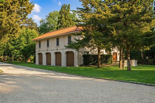 7 Cross Road, Remsenburg, NY 11960