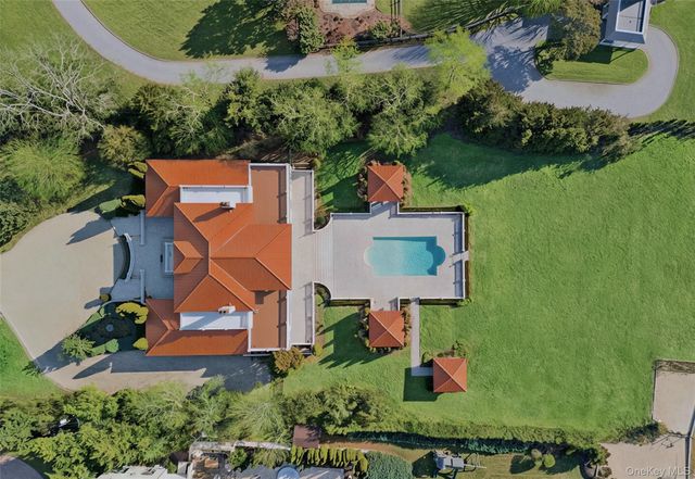 7 Cross Road, Remsenburg, NY 11960