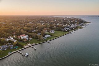 7 Cross Road, Remsenburg, NY 11960