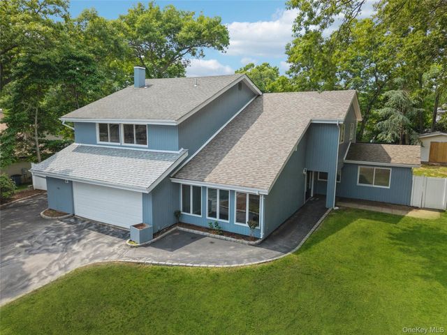 19 Nixon Street, Farmingville, NY 11738