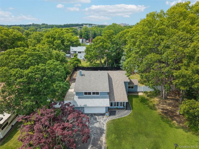 19 Nixon Street, Farmingville, NY 11738