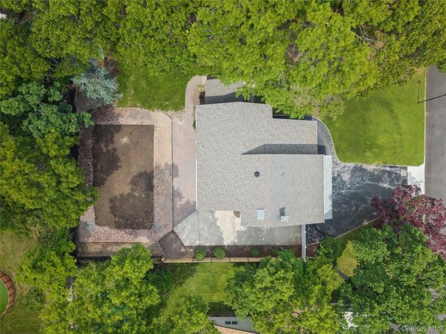 19 Nixon Street, Farmingville, NY 11738