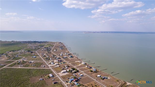 143 S Quailrun Avenue, Port Lavaca, TX 77979