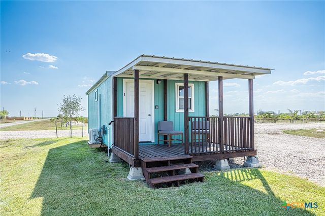 143 S Quailrun Avenue, Port Lavaca, TX 77979