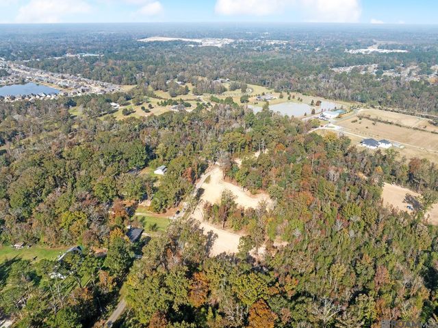 7818 Washington Ln, Central, LA 70739