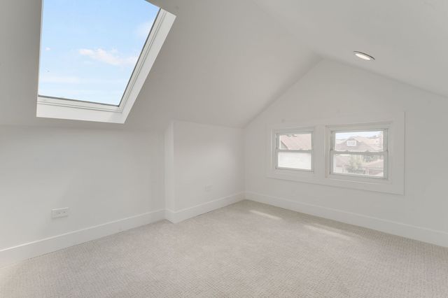 5853 W Newport Avenue, Chicago, IL 60634