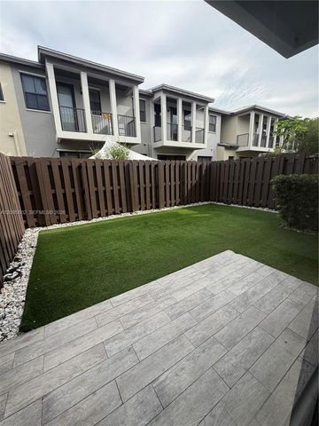10461 NW 61st Street, Doral, FL 33178