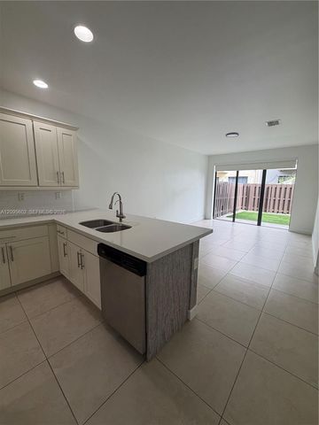 10461 NW 61st Street, Doral, FL 33178