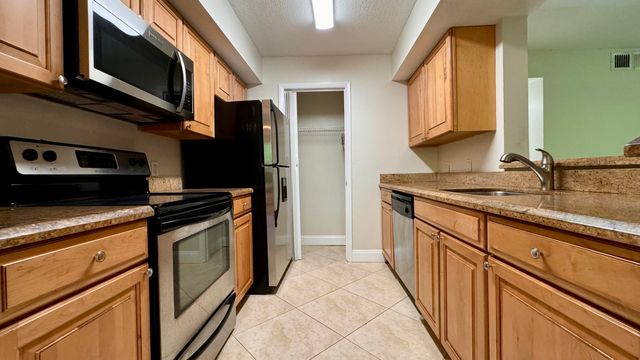 815 W Boynton Beach Boulevard 10-105, Boynton Beach, FL 33426
