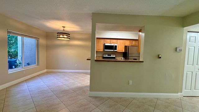 815 W Boynton Beach Boulevard 10-105, Boynton Beach, FL 33426